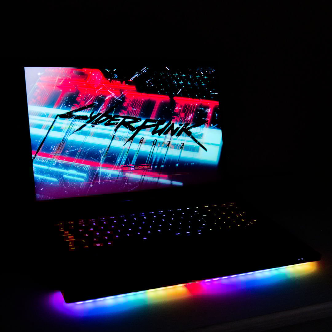 Gigabyte Aorus Master 18 AM8H with the lights cranked down and RGB shining.