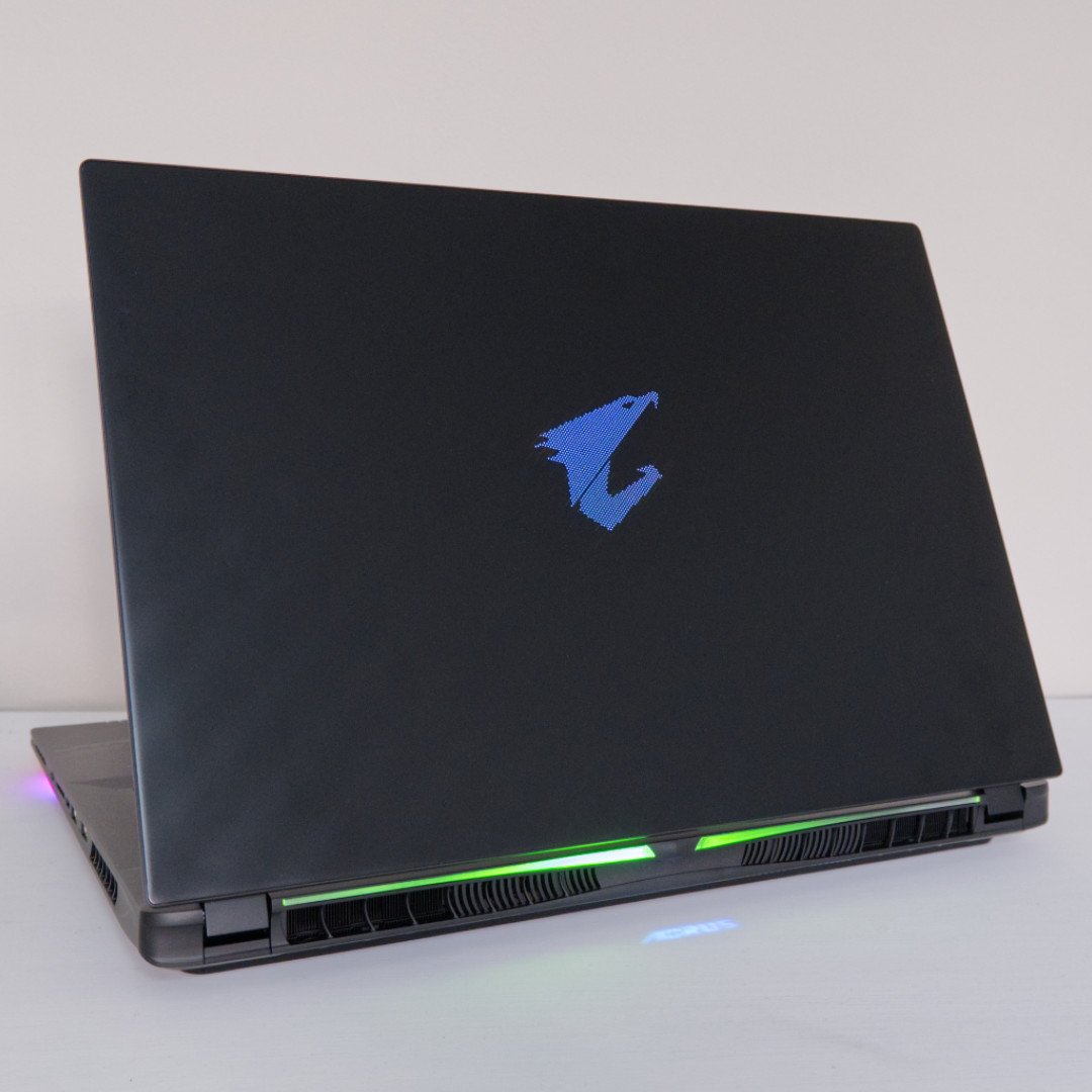 Gigabyte Aorus Master 18 AM8H lid with Aorus logo lit up.
