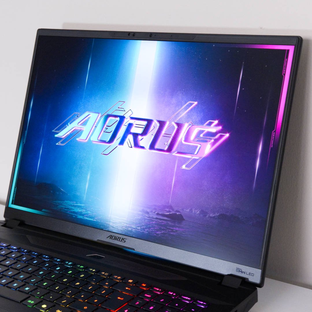 Gigabyte Aorus Master 18 AM8H with Aorus logo on-screen.