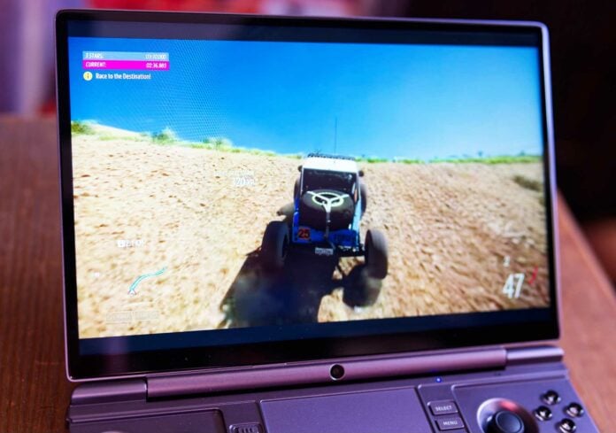 GPD Win Max 2 playing Forza Horizon 5.