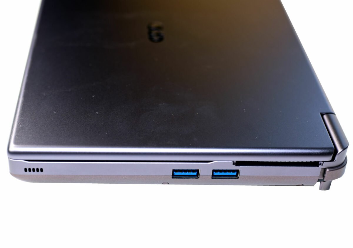 GPD Win Max 2 right side.