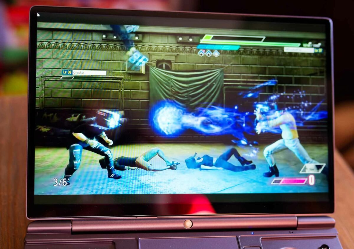 GPD Win Max 2 playing Street Fighter 6.