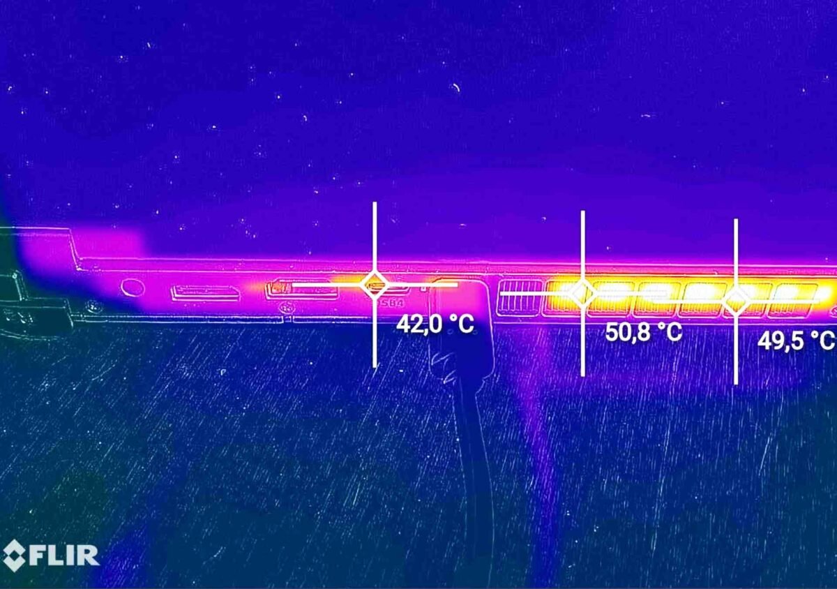 GPD Win Max 2 thermals captured with Flir - side.
