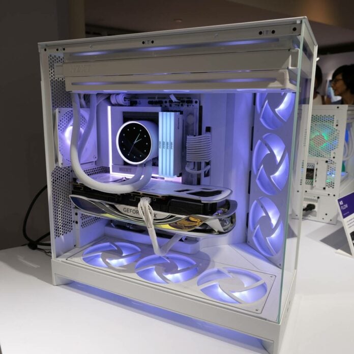 NZXT H9 Flow.
