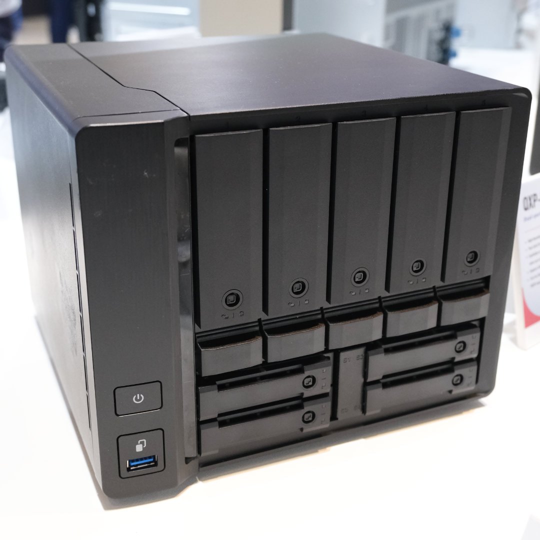 QNAP TS-h974TX.