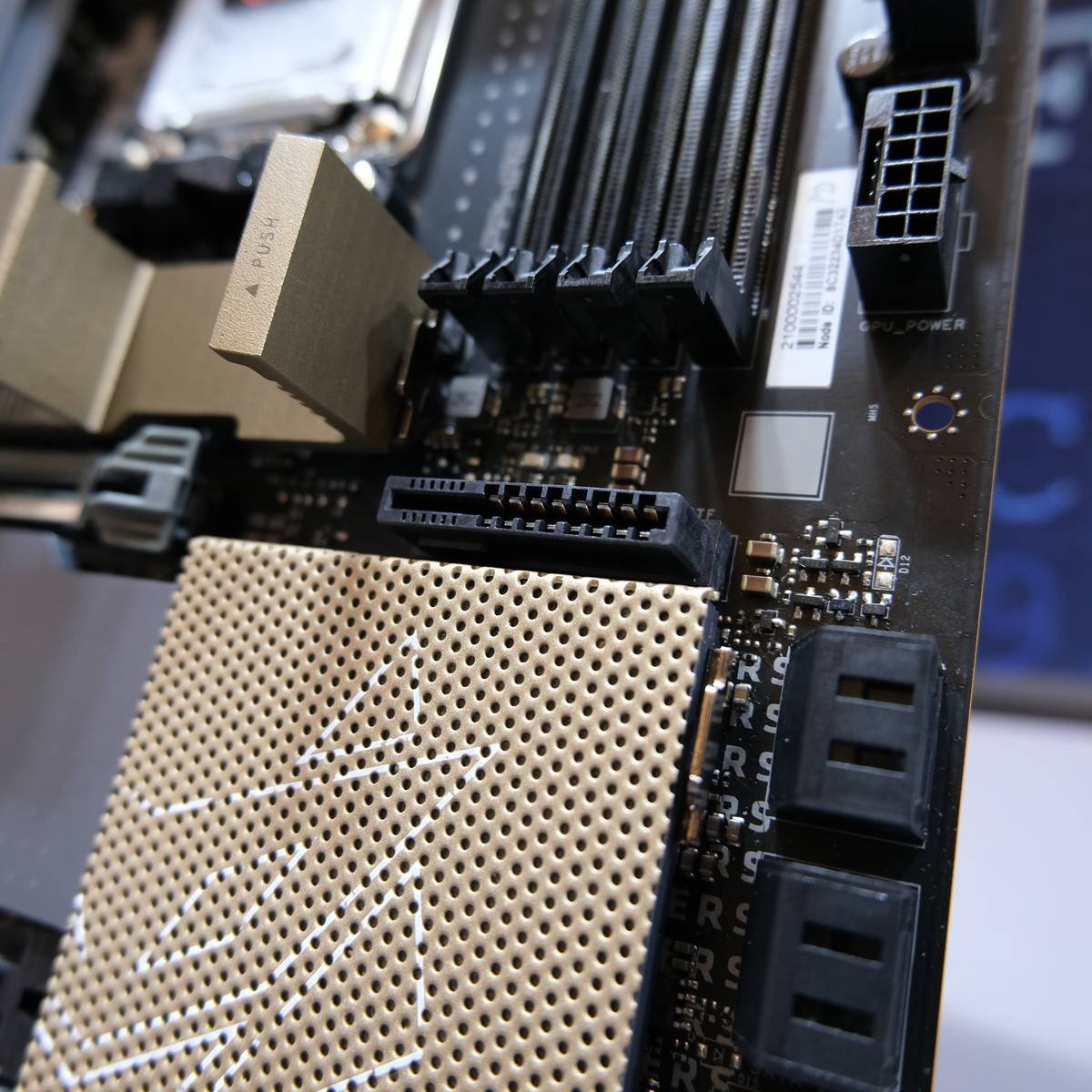 Sapphire Nitro+ X870EA WiFi PhantomLink power BTF connector.