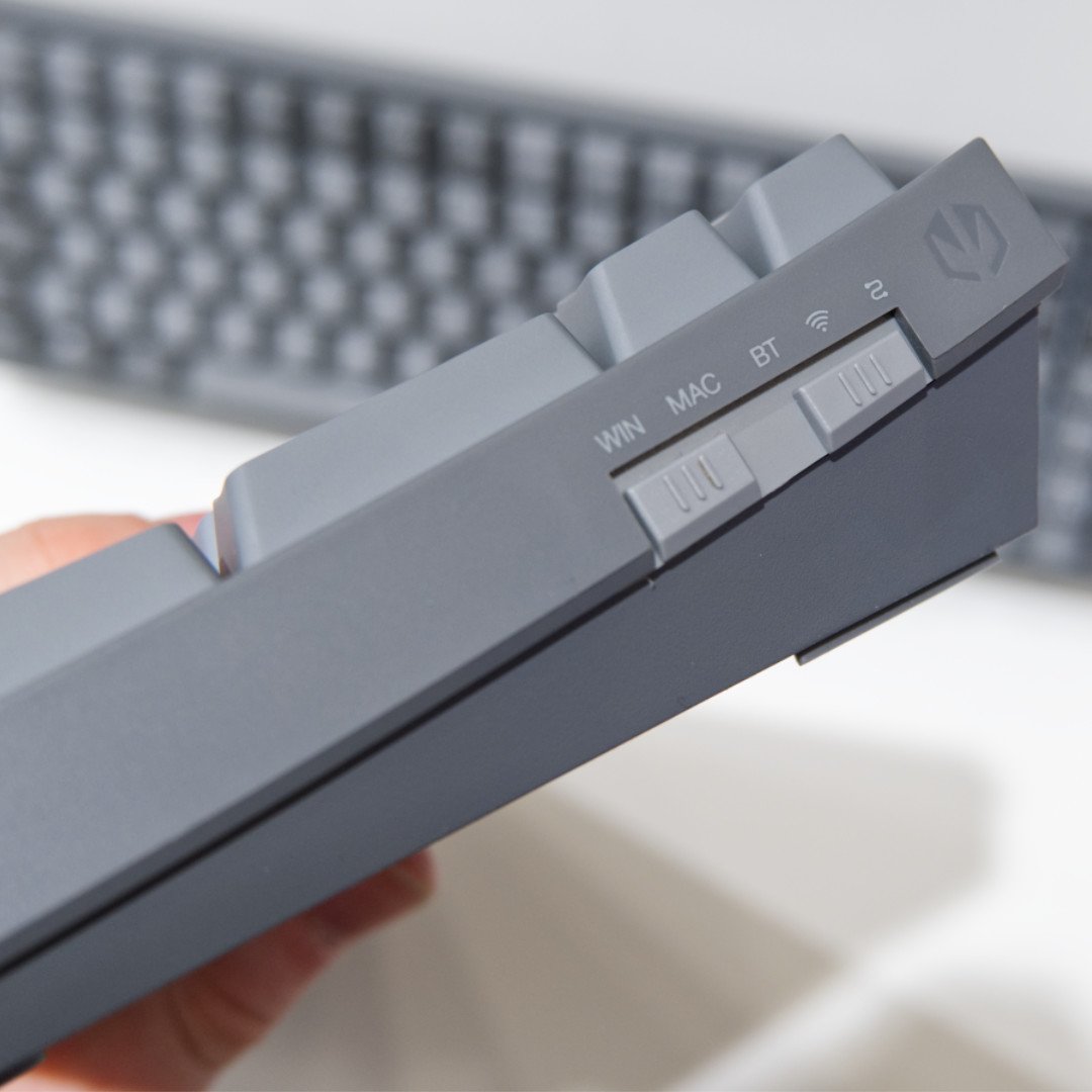 Endorfy Celeris 1800 gaming keyboard wireless mode switch.