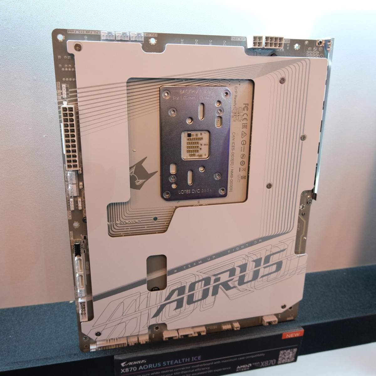 Gigabyte Aorus X870 Aorus Stealth Ice rear #1.