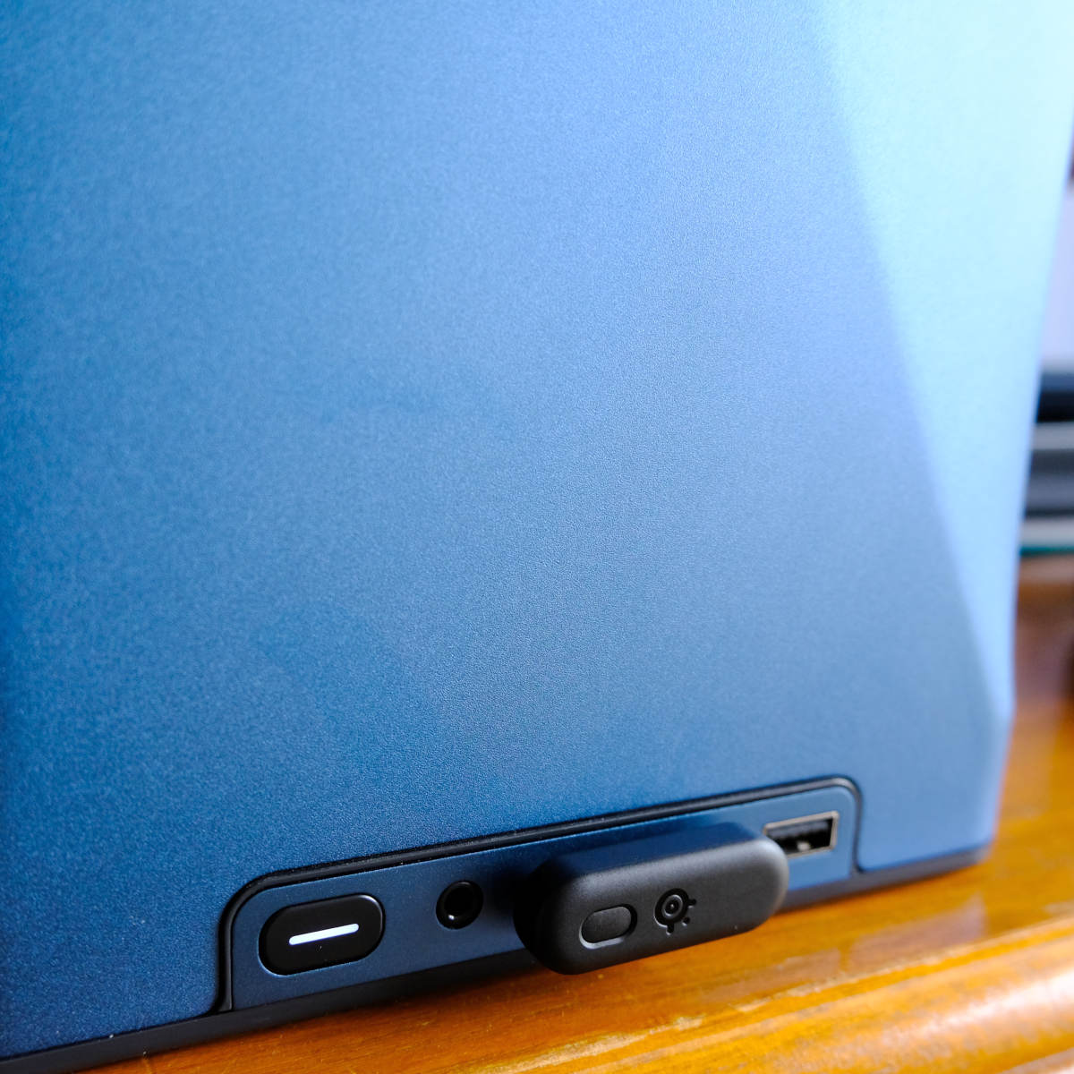 SteelSeries Arctis GameBuds 2.4GHz dongle plugged into a PC.