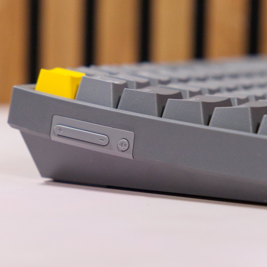 Left side of Celeris 1800 gaming keyboard with a close-up on the volume rocker.