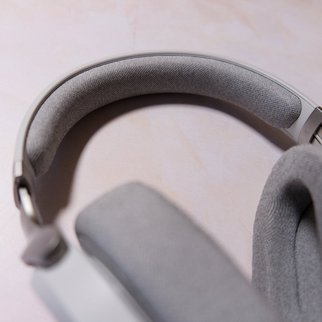 Close-up of Fractal Design Scape headband.