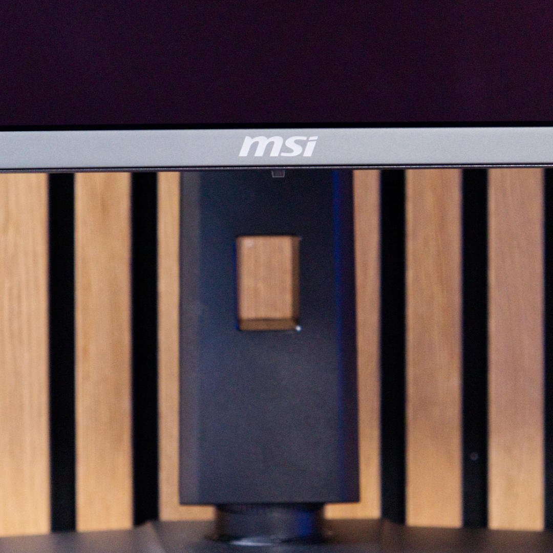 MSI MPG 272URX QD-OLED cable routing keyhole - front.