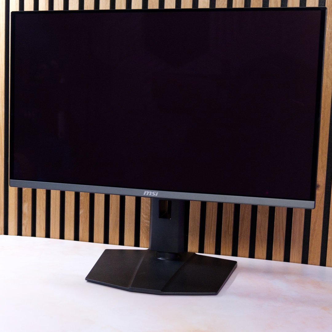MSI MPG 272URX QD-OLED right.
