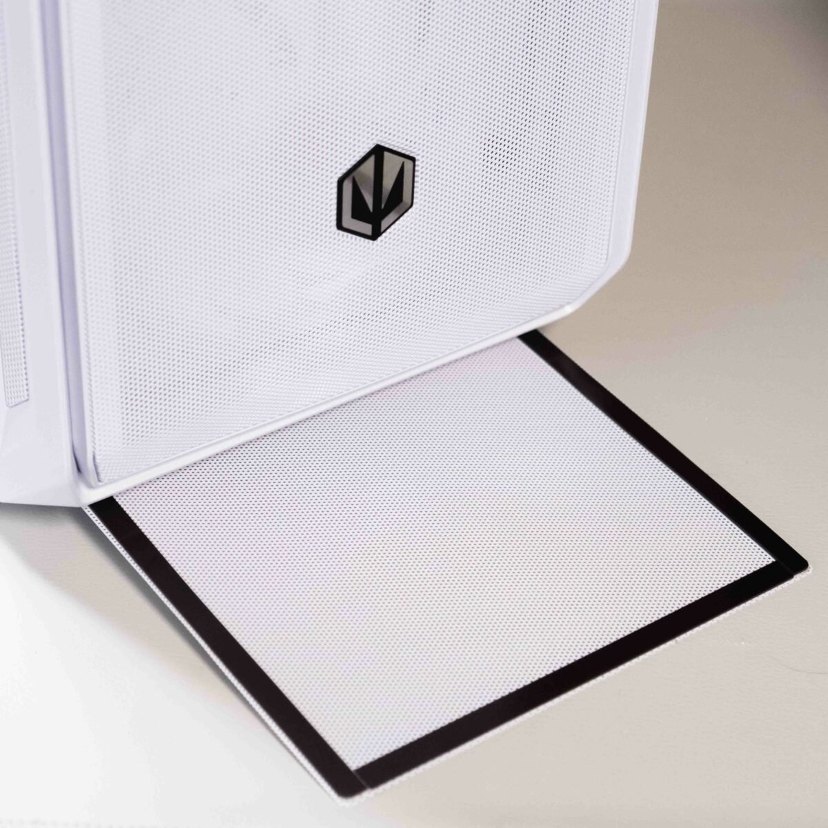 Endorfy Arx 700 White ARGB dust filter.