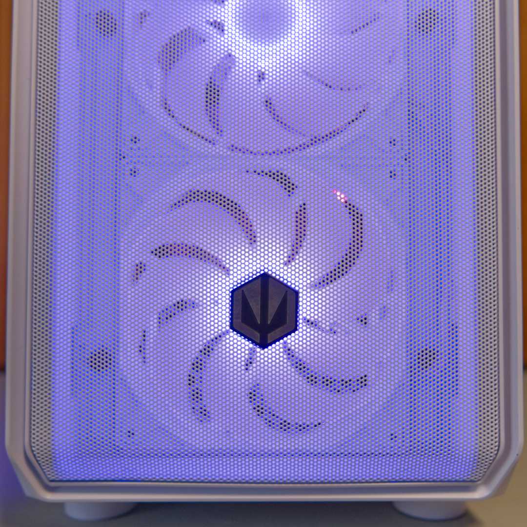 Endorfy Arx 700 White ARGB front fans shining purple.