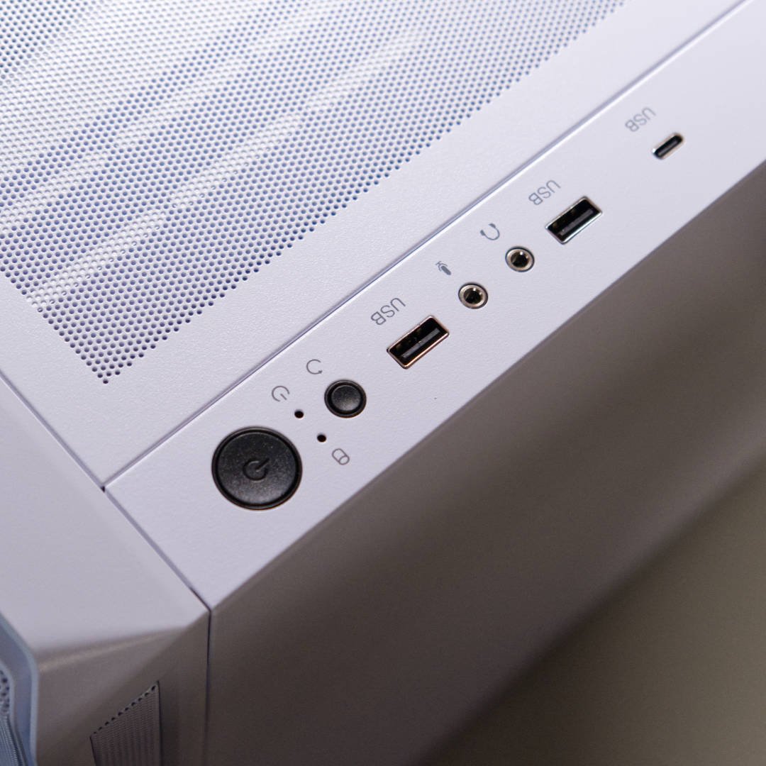 Endorfy Arx 700 White ARGB top I/O ports.