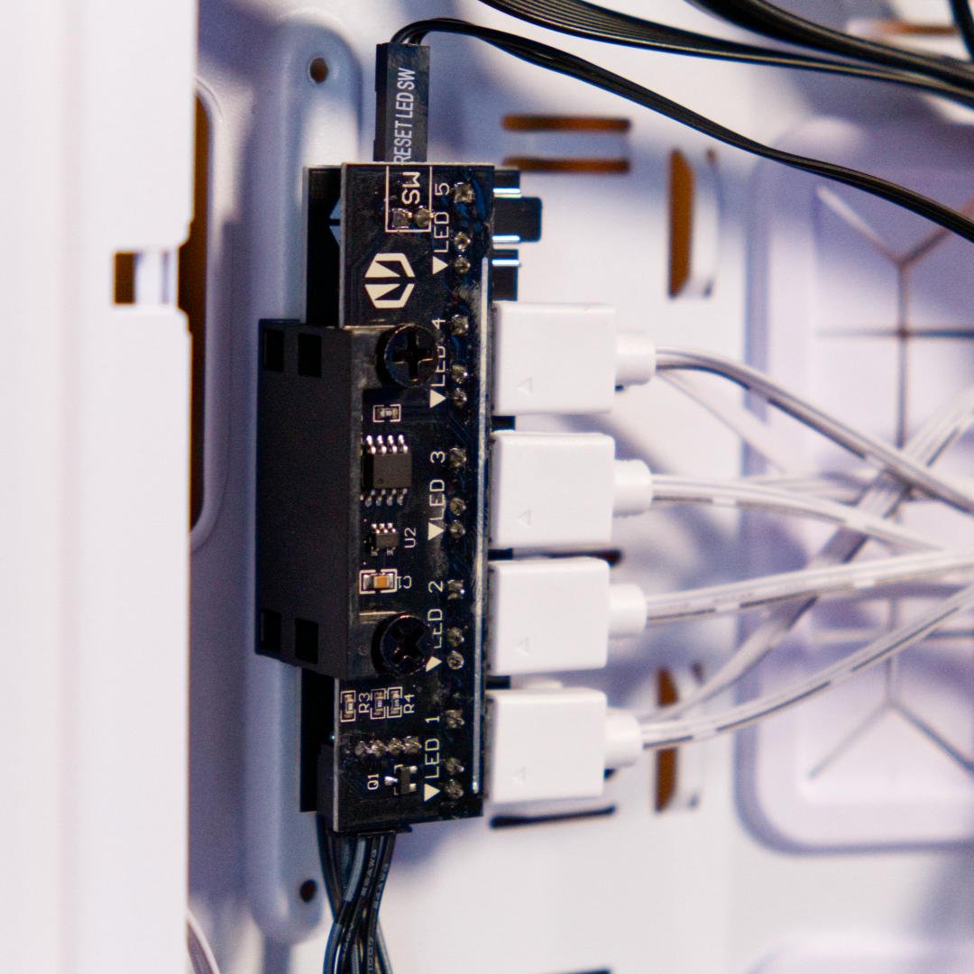 Endorfy Arx 700 White ARGB fan controller.