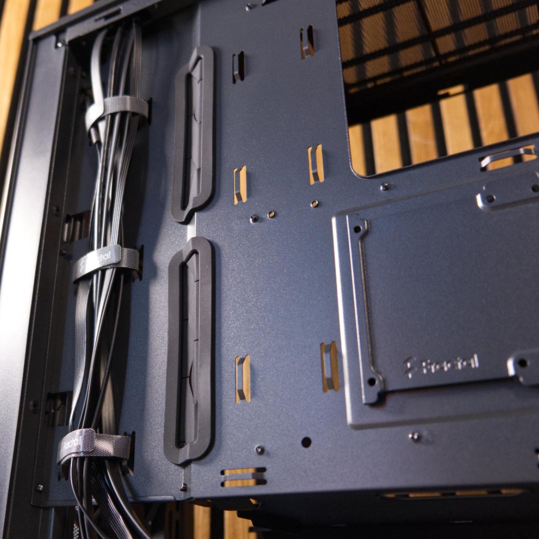 Fractal Design Epoch cable route.