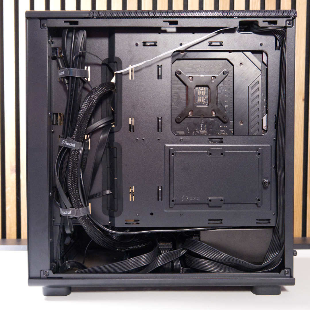 Fractal Design Epoch rear wiring, finished product.