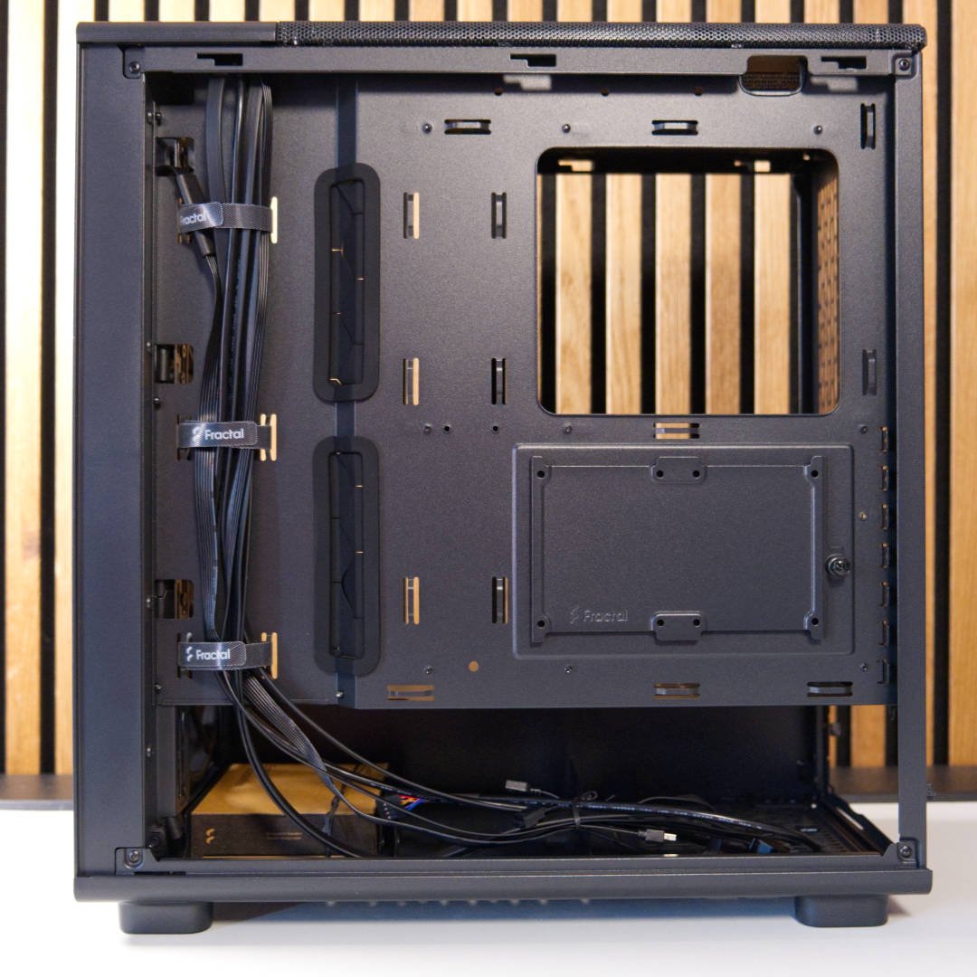 Fractal Design Epoch rear cable management before building.