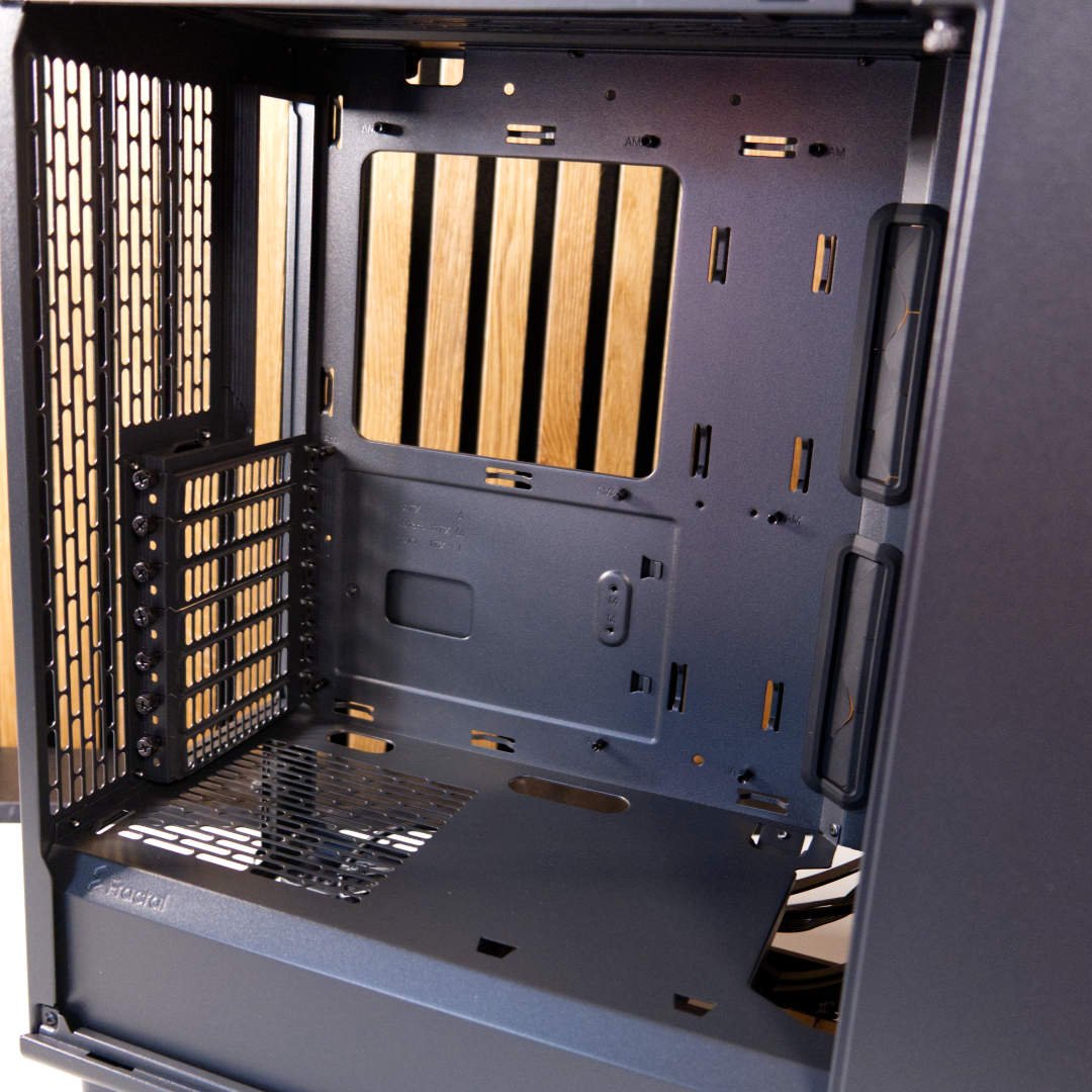 Fractal Design Epoch motherboard tray.