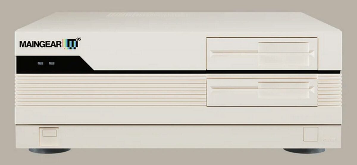 Maingear Retro95 front.