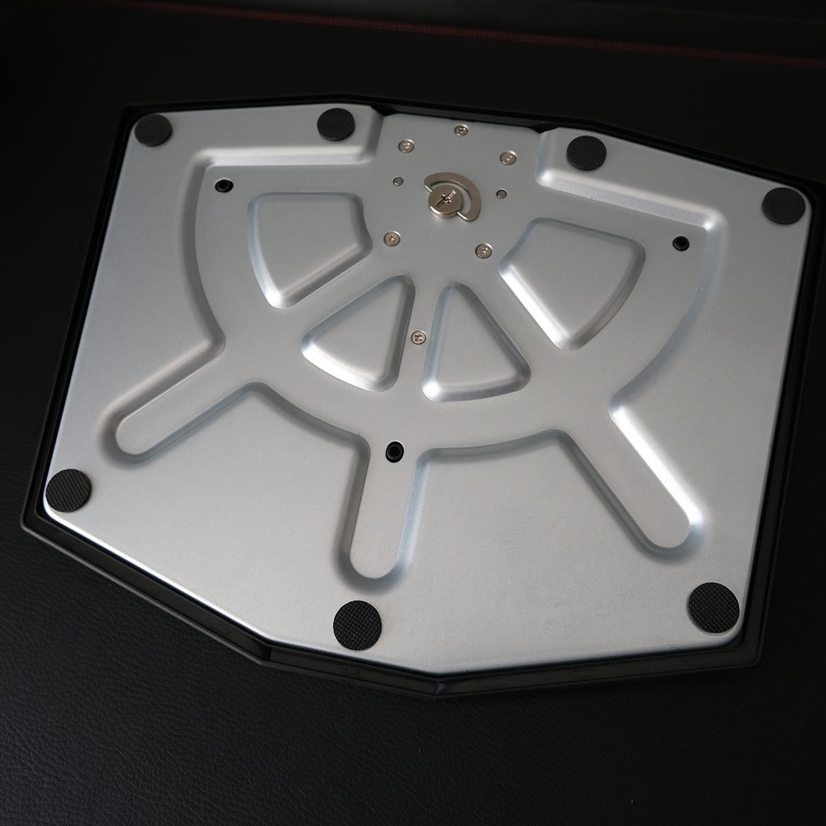 Wide shot of the base included with MSI MAG 272QP QD-OLED X50.