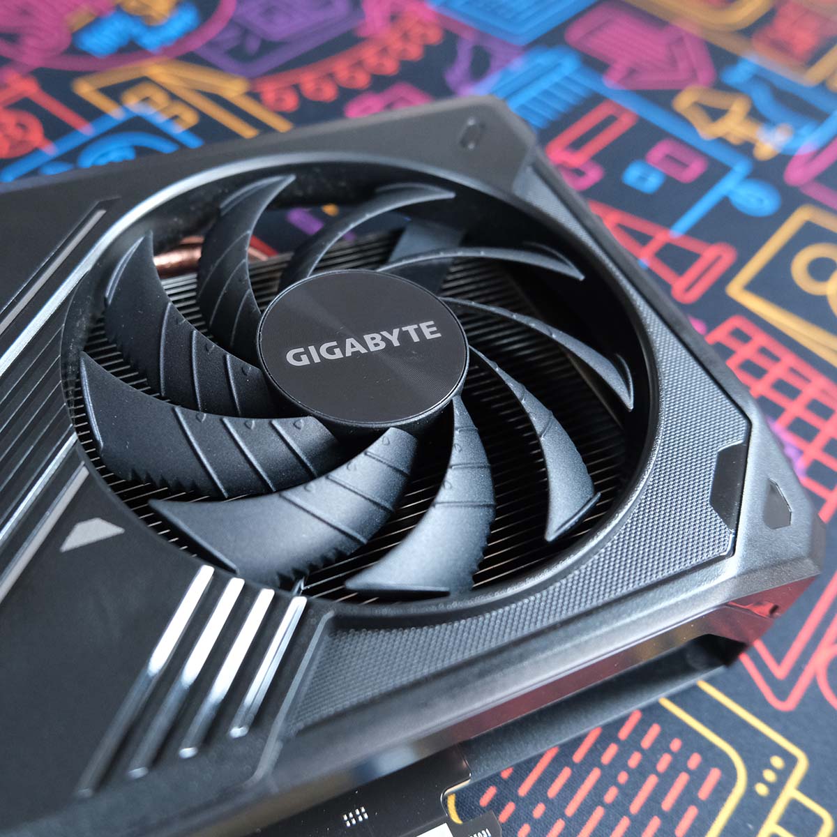 A close up of one of Gigabyte GeForce RTX 5050 Windforce OC's fans.