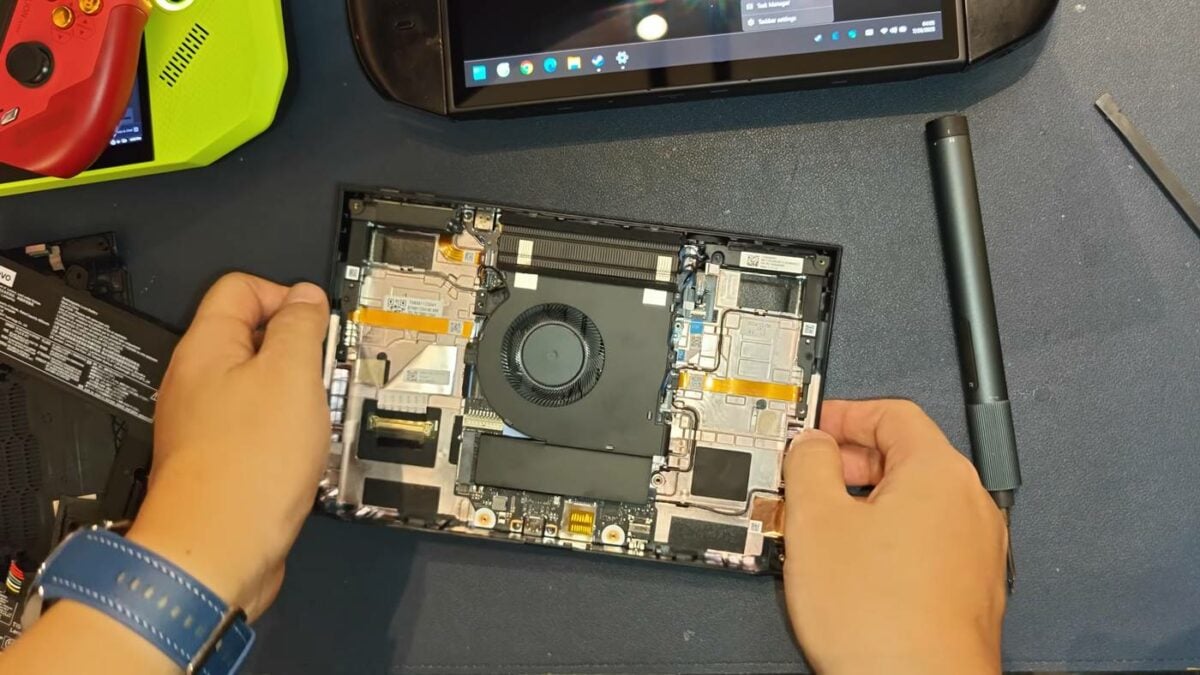 Lenovo Legion Go 2 Z2 Extreme chip.