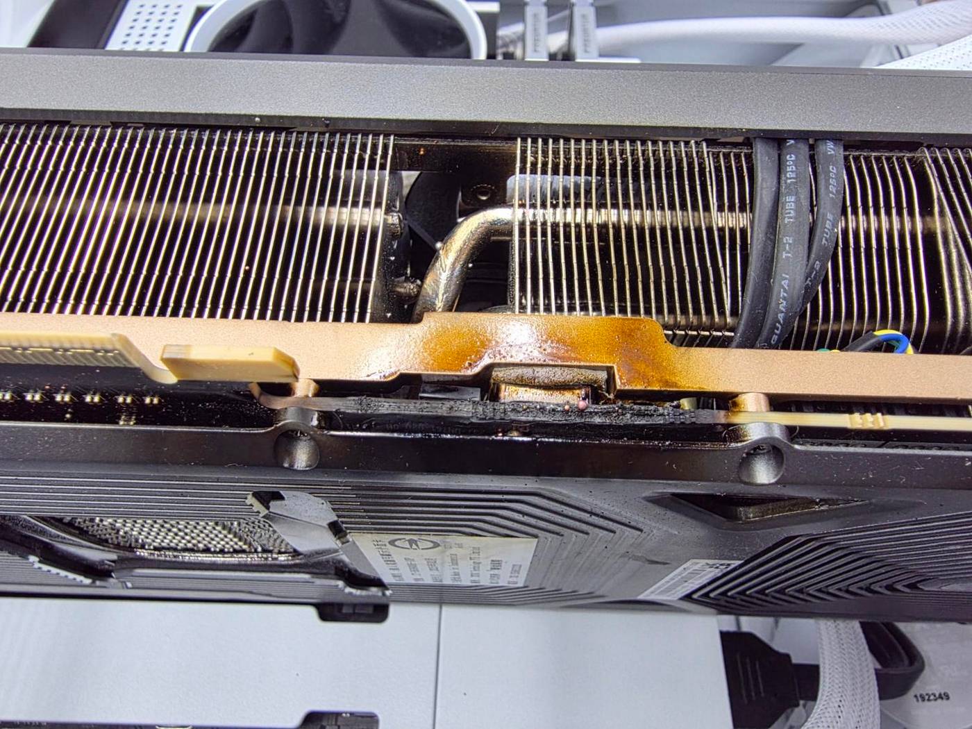 狐火　6点 GeForce RTX 5090 16-pin cable caught fire, is this the worst case