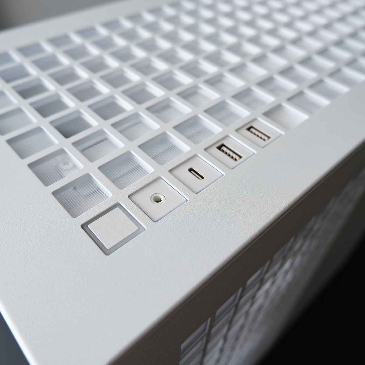 A close-up of Arctic Xtender VG's top panel, focussing on the case's assortment of USBs.