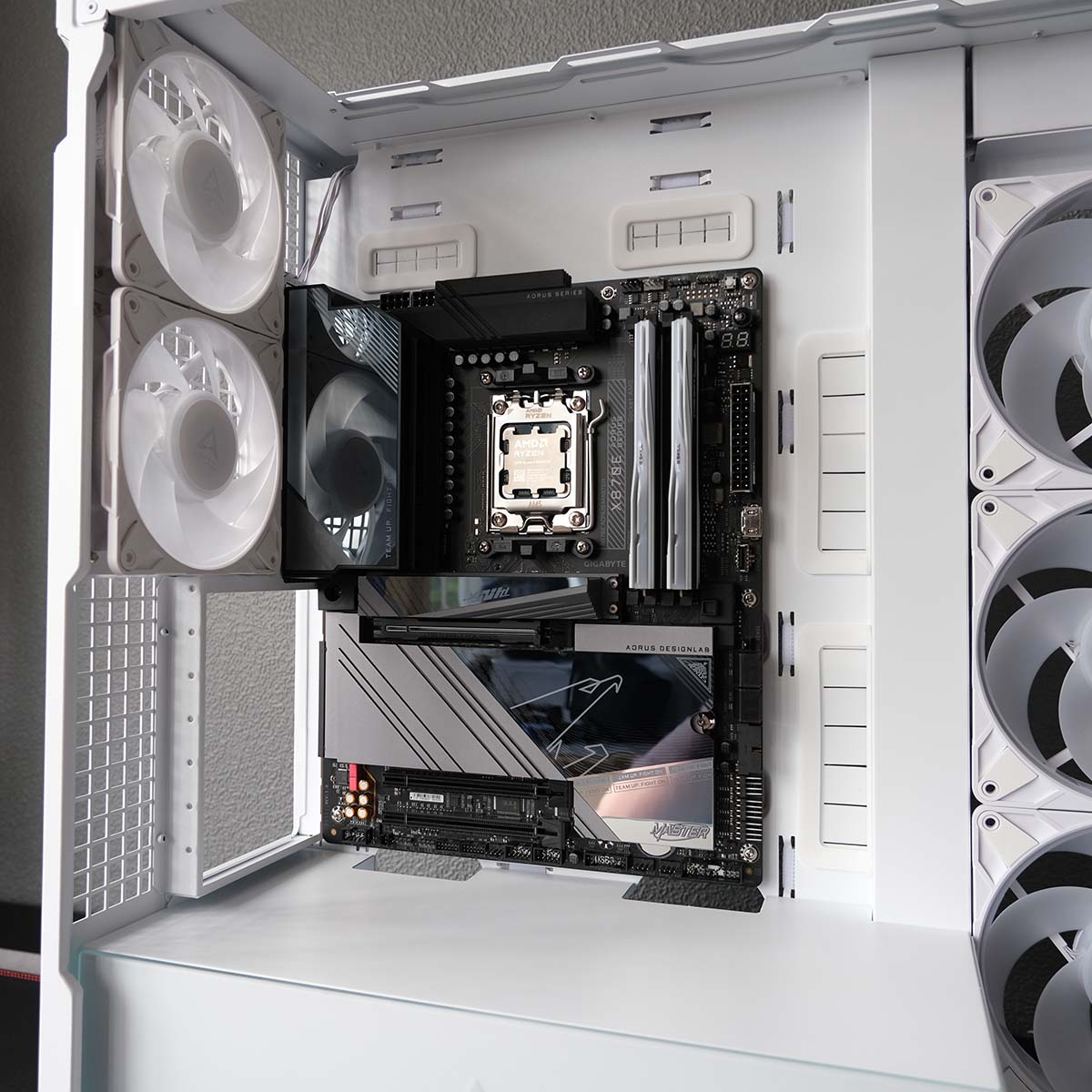 A wide shot of a motherboard, inside Arctic Xtender VG.