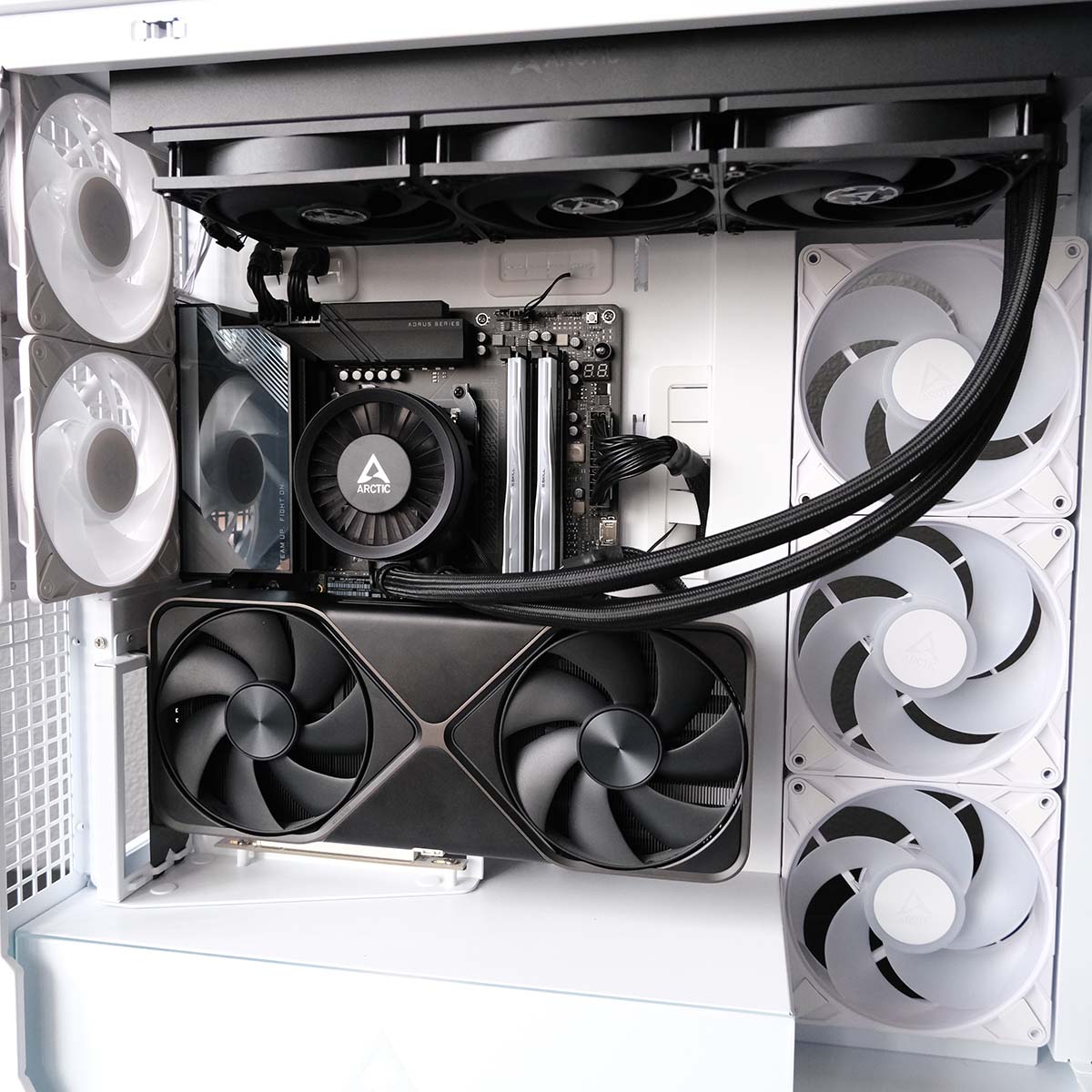 Shot of a complete build inside Arctic Xtender VG.