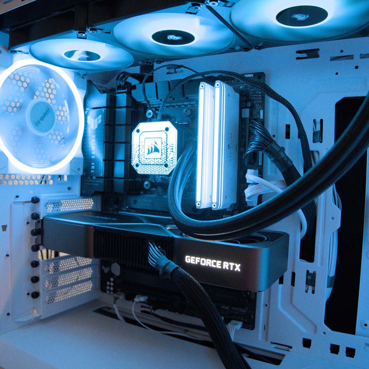 The inside of the test system used for Noctua NF-A12x25 G2, components glowing white.
