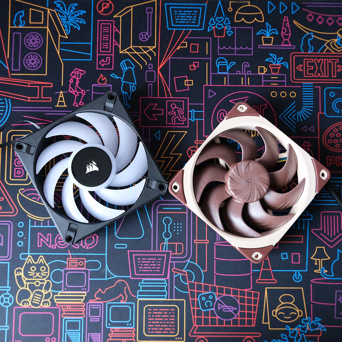 Corsair AF120 RGB Elite (left) and Noctua NF-A12x25 G2 fans.