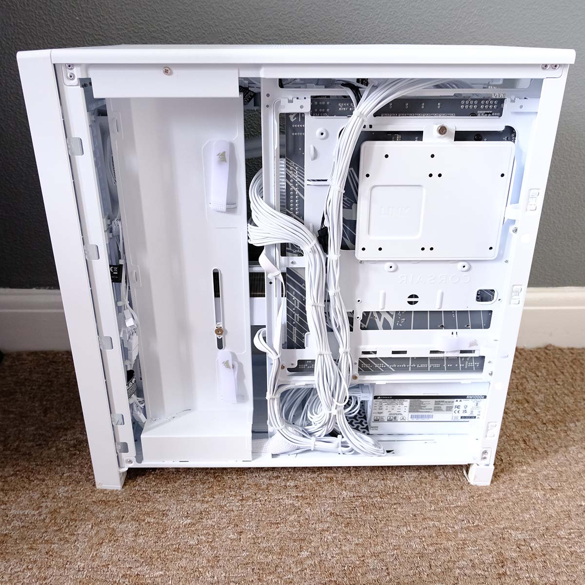 PCSpecialist Luna Recon Master, back panel removed and cabling exposed.