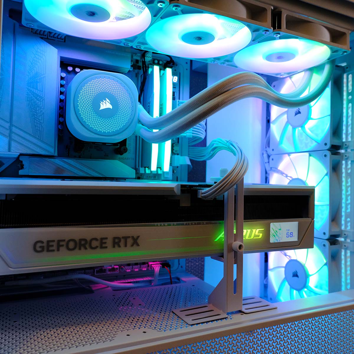 A wide shot of PCSpecialist Luna Recon Master's internal components.