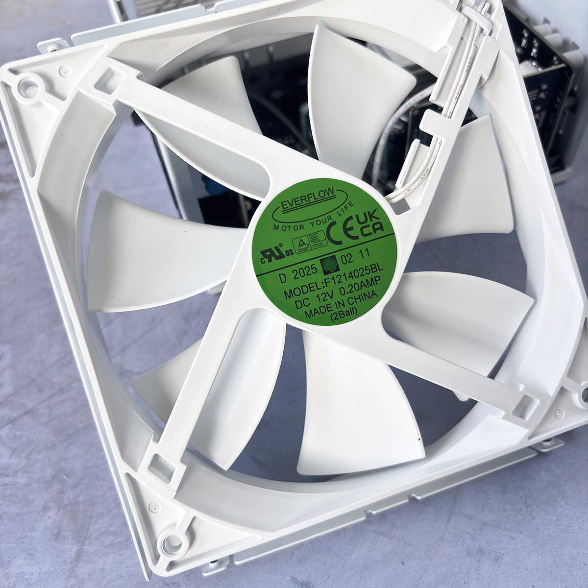 Picture of Asus ROG Strix Platinum 1,000W PSU showing the fan.