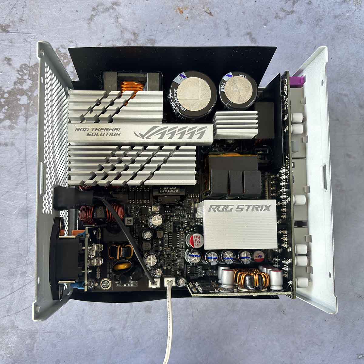 Picture of Asus ROG Strix Platinum 1,000W PSU showing the internals.