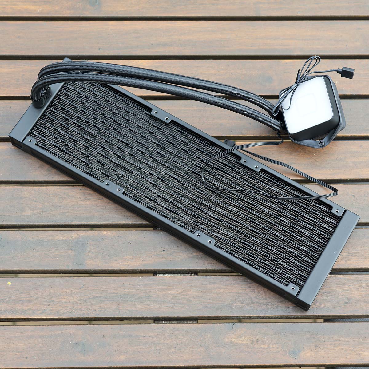 A top-down view of be quiet! Pure Loop 3 LX 360's radiator.