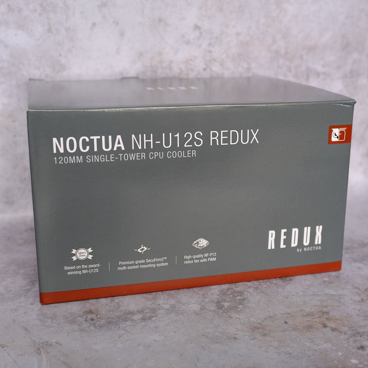Retail packaging for Noctua NH-U12S Redux.