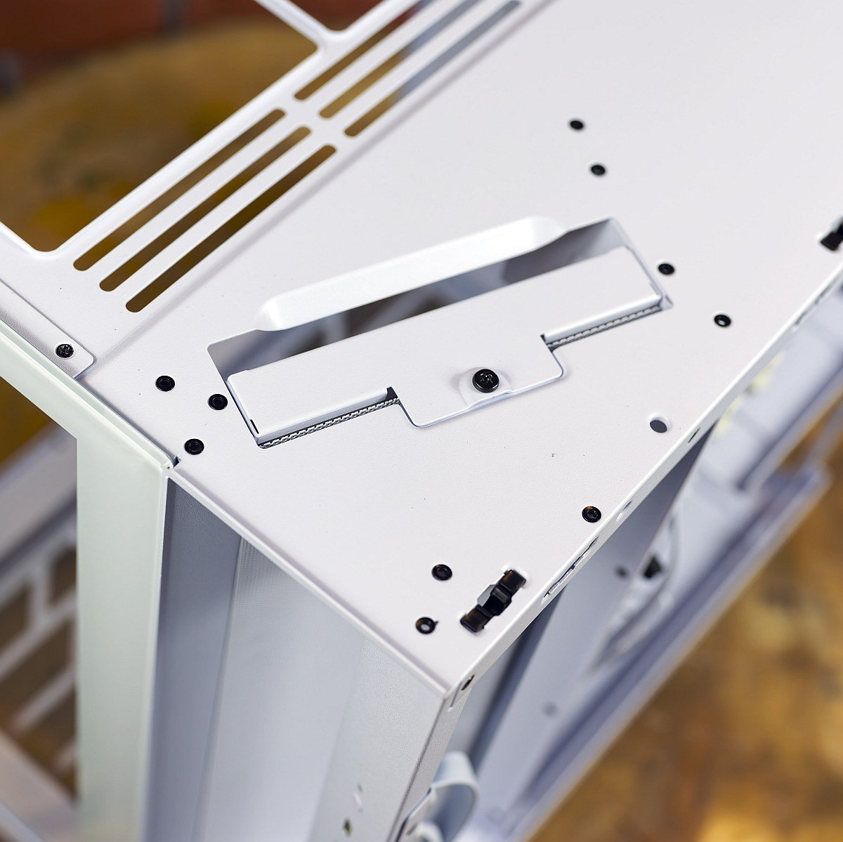 be quiet! Light_Base 500 LX Exterior, front fans mount, it can be undone with one screw