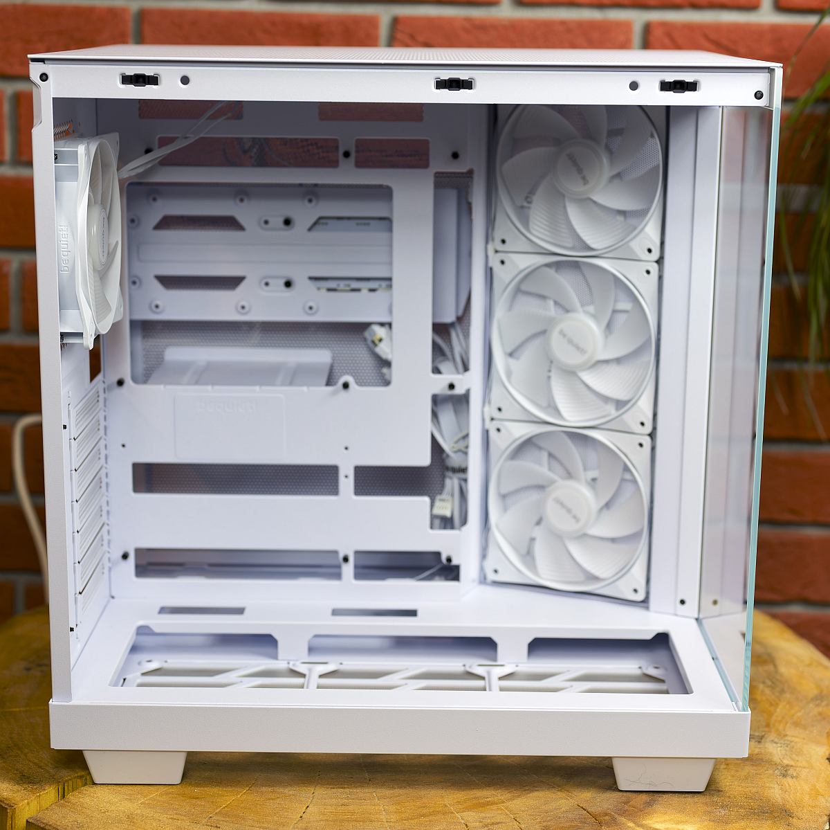 be quiet! Light_Base 500 LX Interior overview, space for motherboard