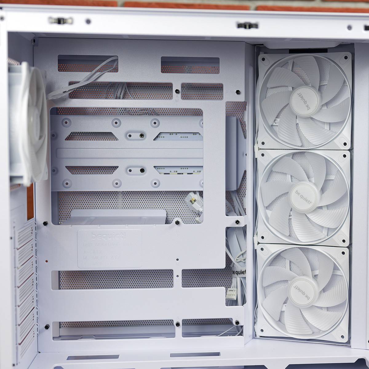 be quiet! Light_Base 500 LX Interior overview, space for motherboard