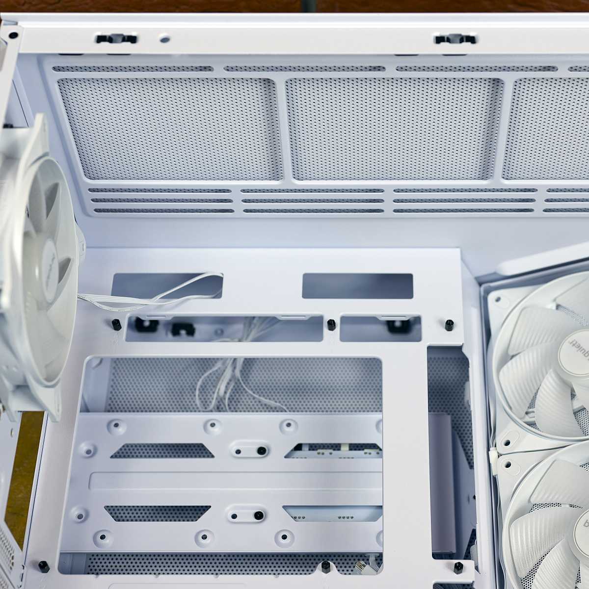 be quiet! Light_Base 500 LX Interior top space for the fans/radiators, up to 360 mm