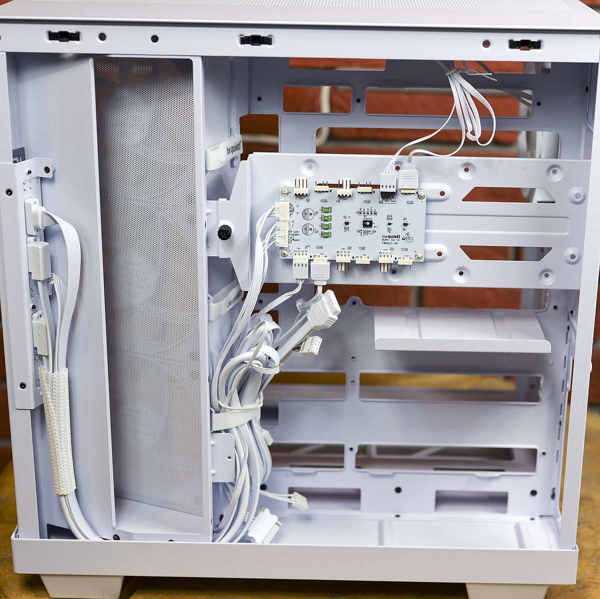 be quiet! Light_Base 500 LX Interior fan/ARGB hub with connected cables, 4-pin PWM and 3-pin ARGB