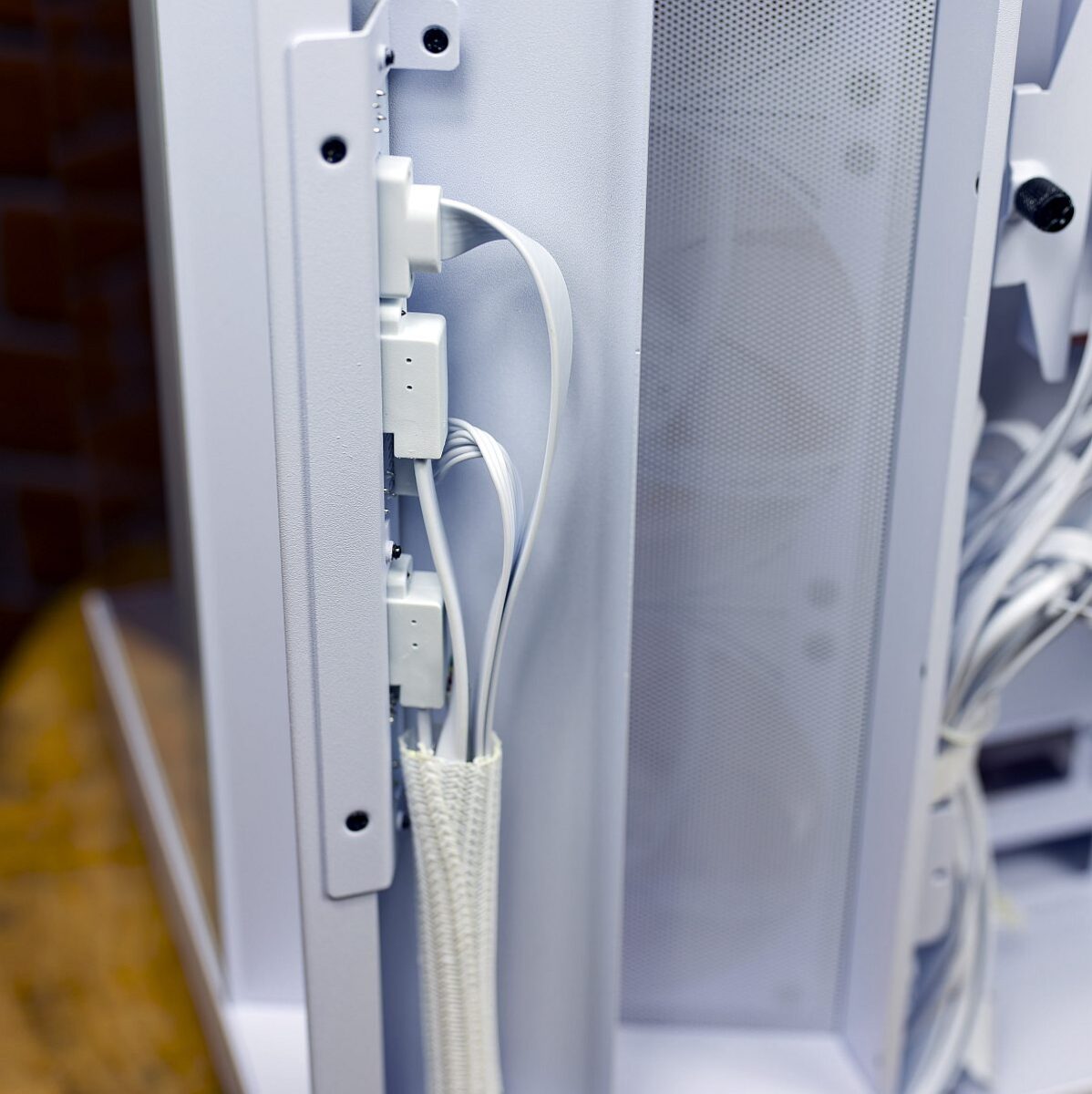 be quiet! Light_Base 500 LX Interior front ports (backside), with sleeve