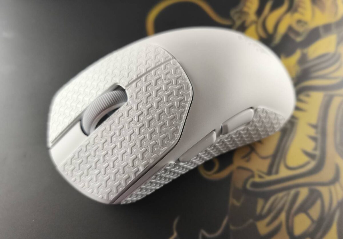 Corsair Sabre v2 Pro Ultralight - grips.
