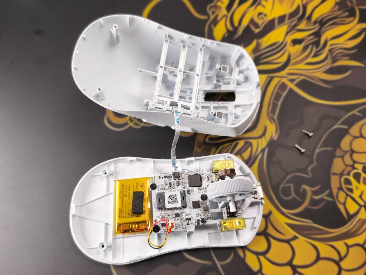 Corsair Sabre v2 Pro Ultralight - inside.