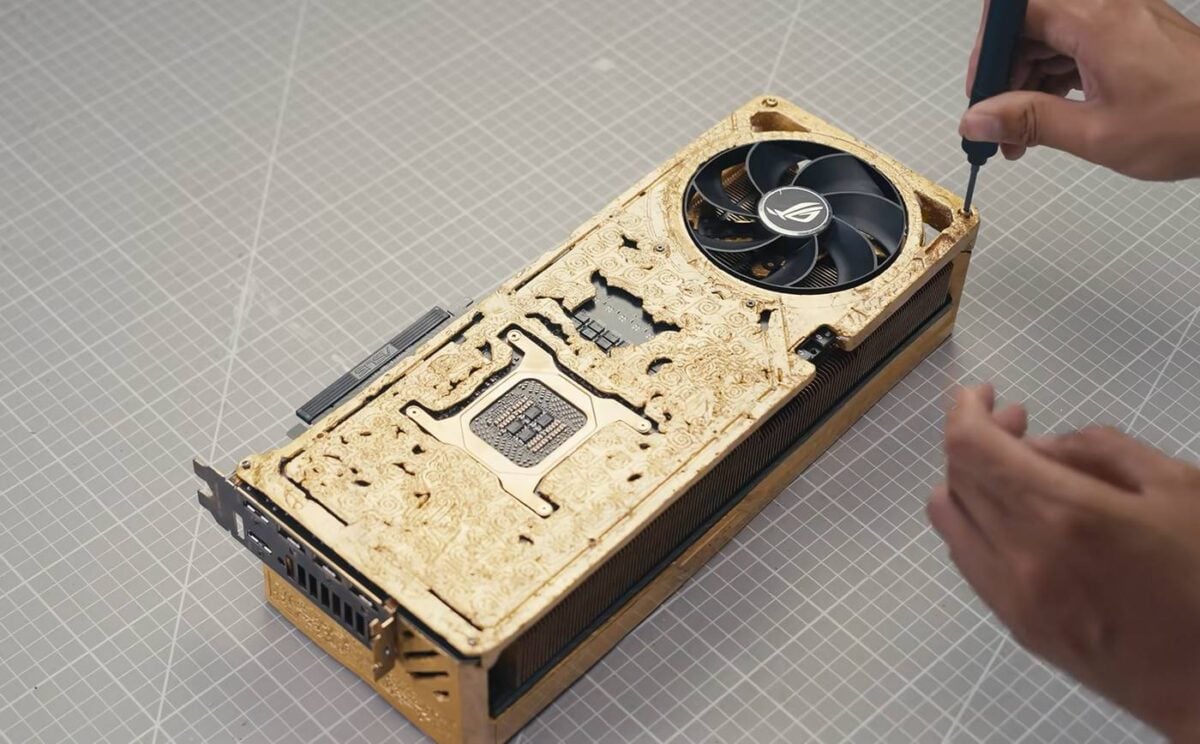 Gold Asus RTX 5090D backplate.